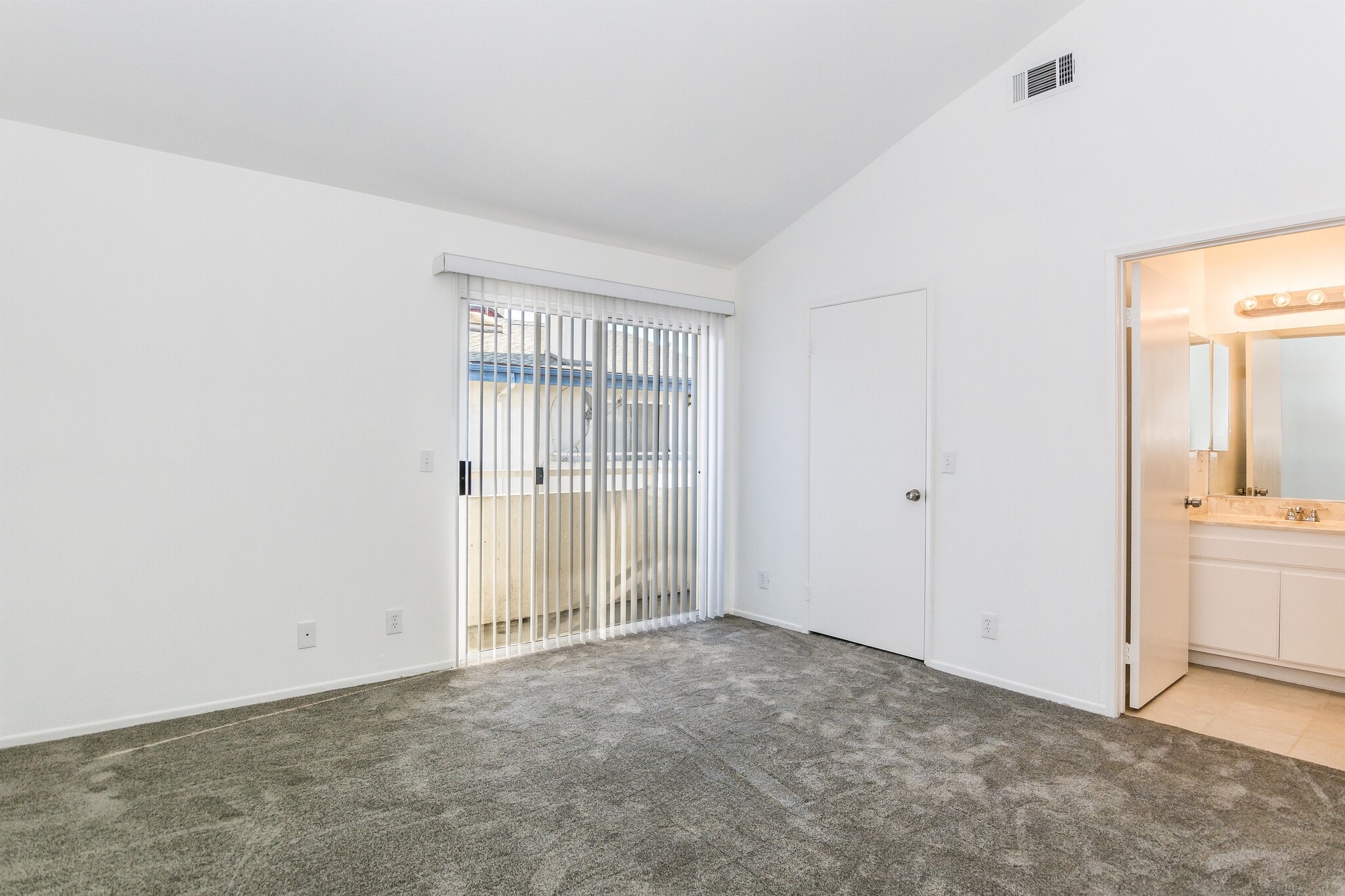 Building Photo - 534 Venice Way