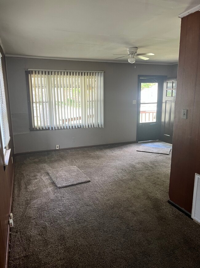 Living room - 5905 Greenfield Ave