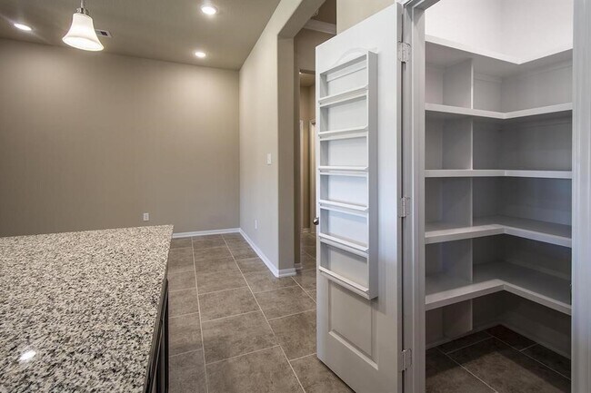 Building Photo - 2622 Ivy Wood Ln