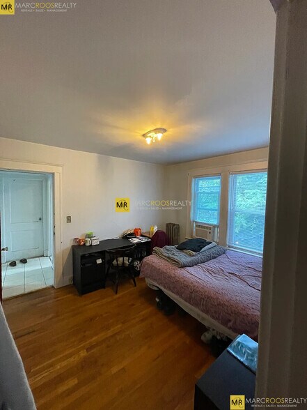 Building Photo - 2 Mission St