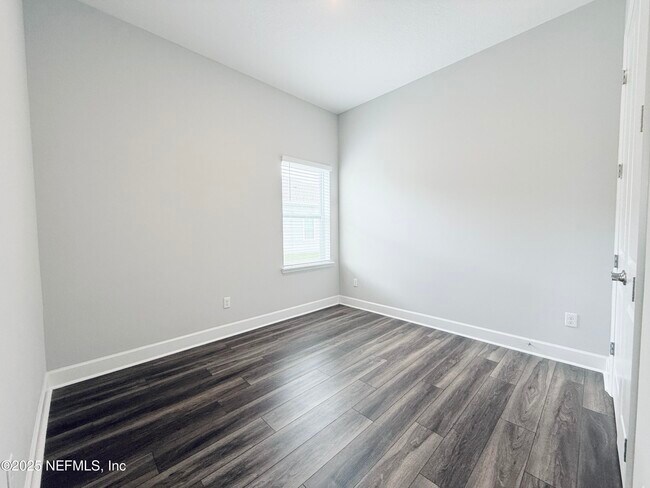 Building Photo - 10682 Aventura Dr