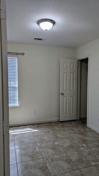 Building Photo - 16310 Cole Bridge Ln
