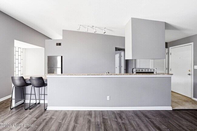 Building Photo - 2745 Grinstead Dr