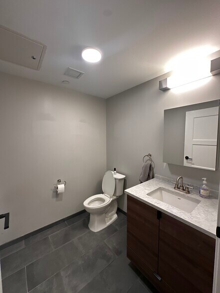 Building Photo - 109 Hemenway St