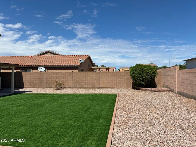 Building Photo - 7287 S Sunrise Way