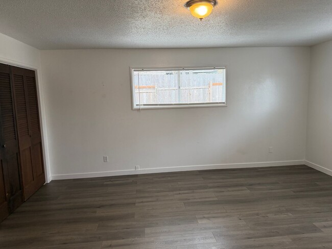 Building Photo - Updated 4 bedroom, 1 bath home in Eugene!
