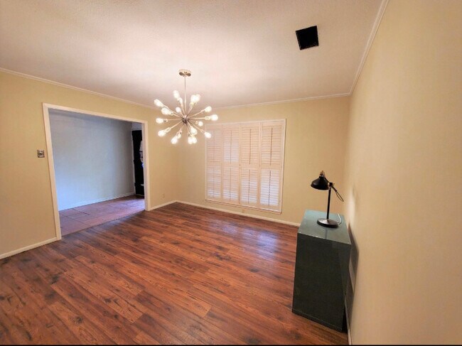 Building Photo - 21 Larkwood Ln