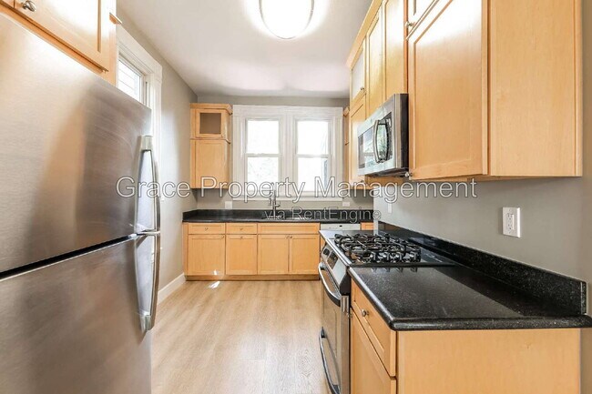 Building Photo - 429 S Pearl St