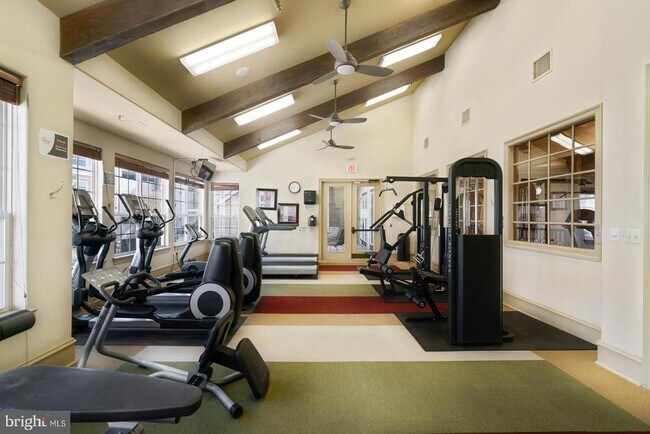 Building Photo - 12956 Centre Park Cir