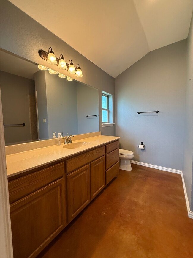 Building Photo - Acreage - HORSE PROPERTY - NO WATER BILL Peaceful Country Living