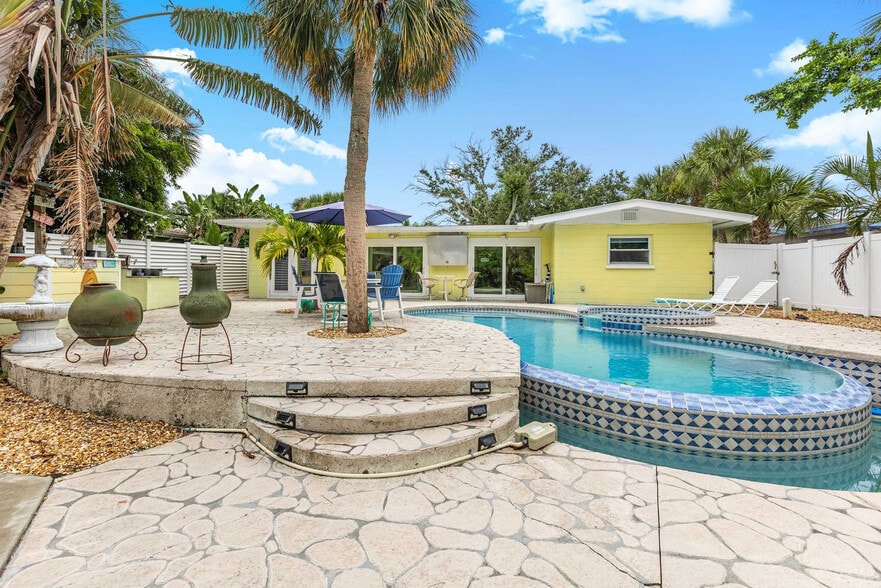 Building Photo - 349 Avenida Madera