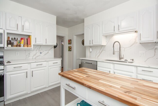 Building Photo - 48 Farquhar St