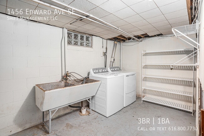 Building Photo - 1456 Edward Ave SE