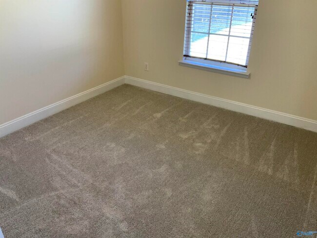 Building Photo - 285 Shadow Ct SW