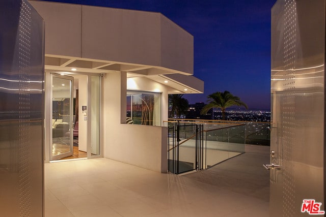 Building Photo - 9444 Sierra Mar Pl