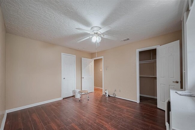 Building Photo - 4015 Black Locust Dr