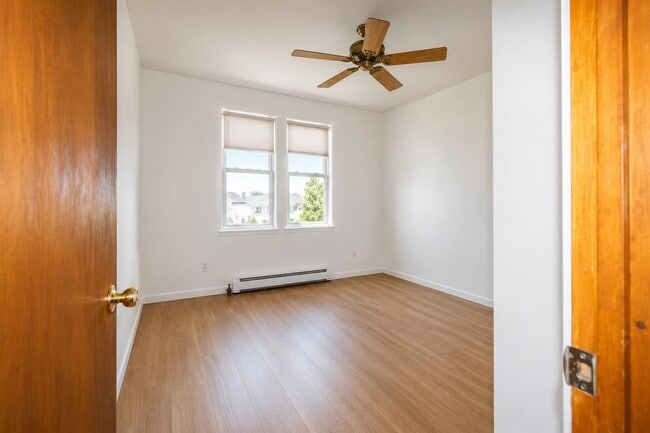 Building Photo - 291 Linden Ave