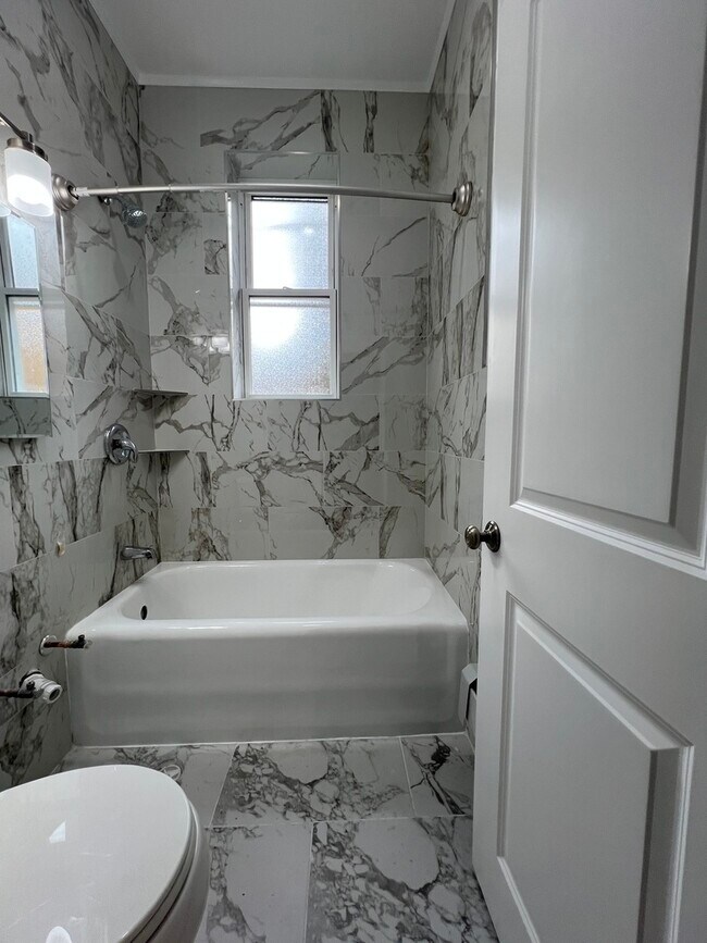 Building Photo - 4427 N Seeley Ave