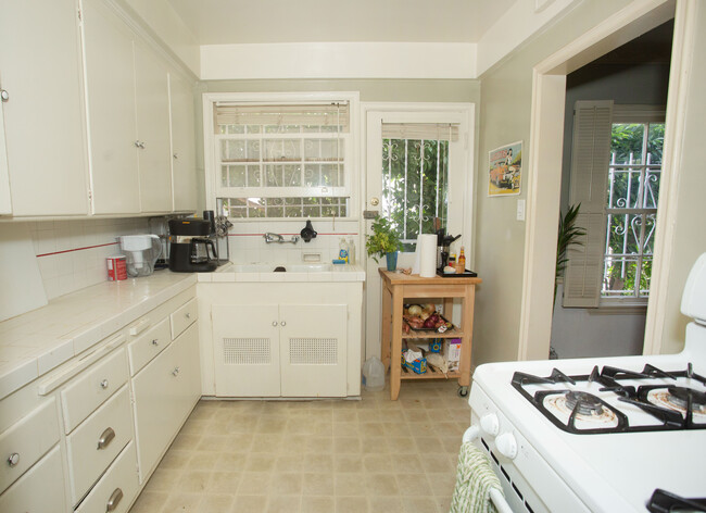 Kitchen - 5968 San Vicente Blvd