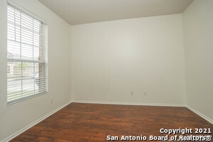 Building Photo - 8947 Oakwood Park