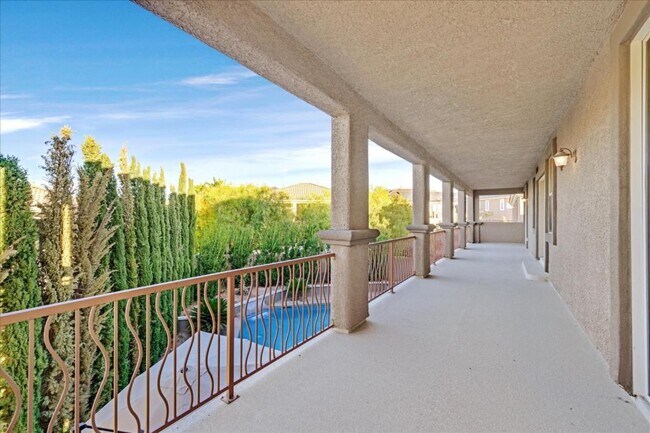 Building Photo - 2738 Kingclaven Dr