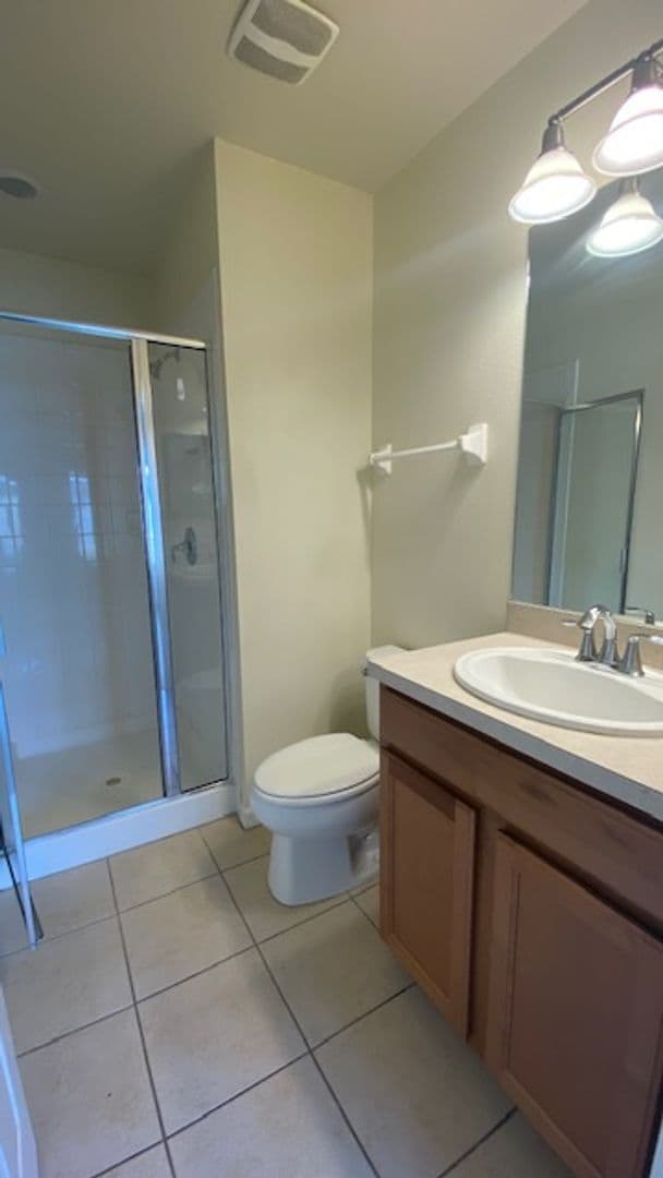 Building Photo - Beautiful 3 Bedroom 2.5 Bath Townhome in Lakeside Village!!