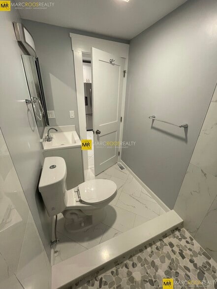 Building Photo - 31-33 Raymond Ave. Unit 33-3