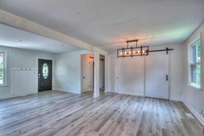 Building Photo - 141 Dodge Dr