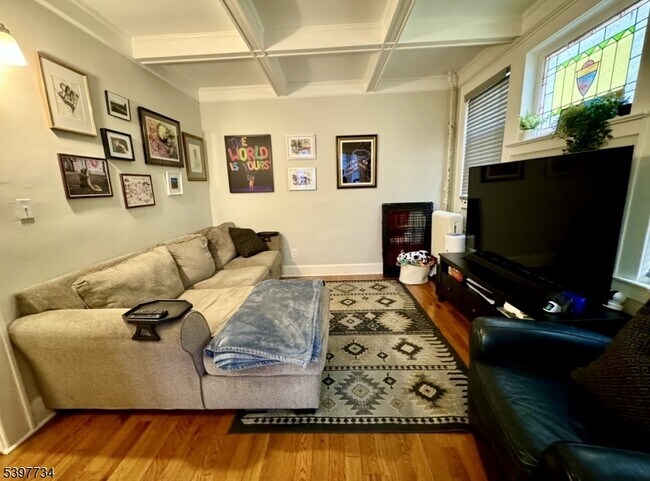 Building Photo - 10 Willowdale Ave