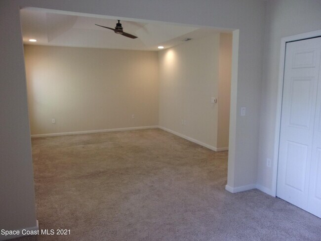 Building Photo - 3935 Harvest Cir