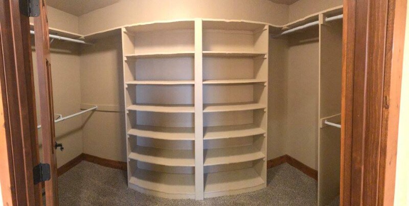 Building Photo - 2025 Lake Hills Dr