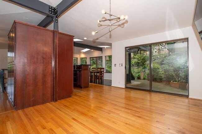 Building Photo - Magnolia 4 bedroom, 3 bathroom