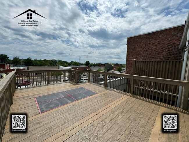 Building Photo - 532 Court Street