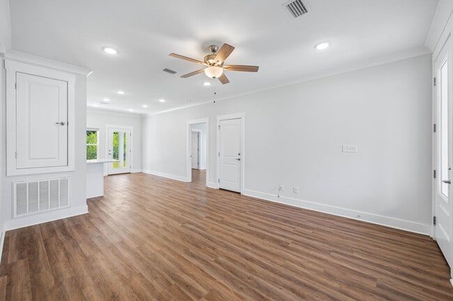 Building Photo - 147 Bradford Ct