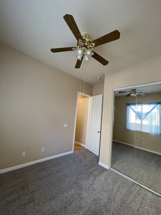 Building Photo - Apple Valley-Del Web Home, 2 Bedrooms,2 Ba...