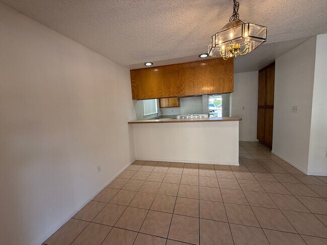 Building Photo - Silverlake's Home- 3 Bedrooms, 2 Bathrooms...