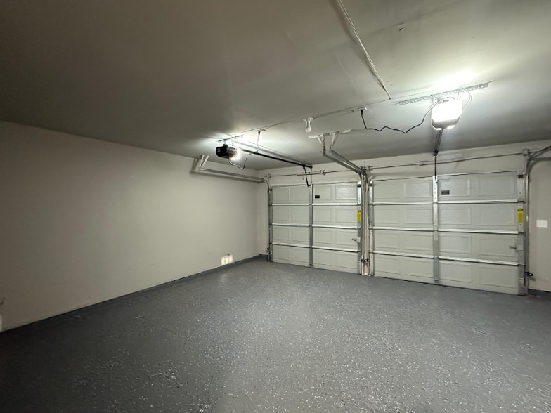 Building Photo - 6614 Robin Forest