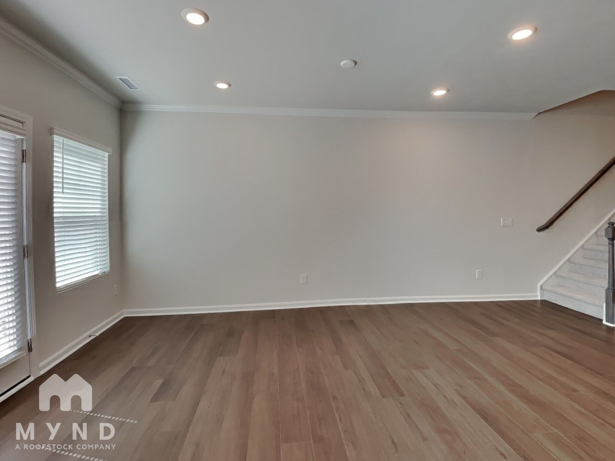 Building Photo - 212 Paramount Dr