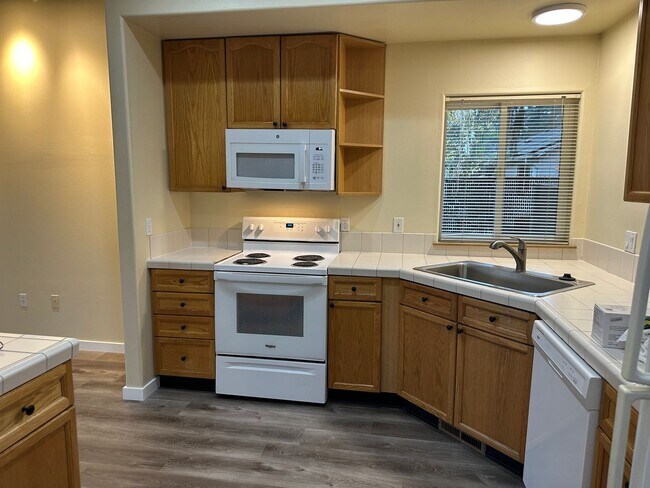 Building Photo - Francis Avenue