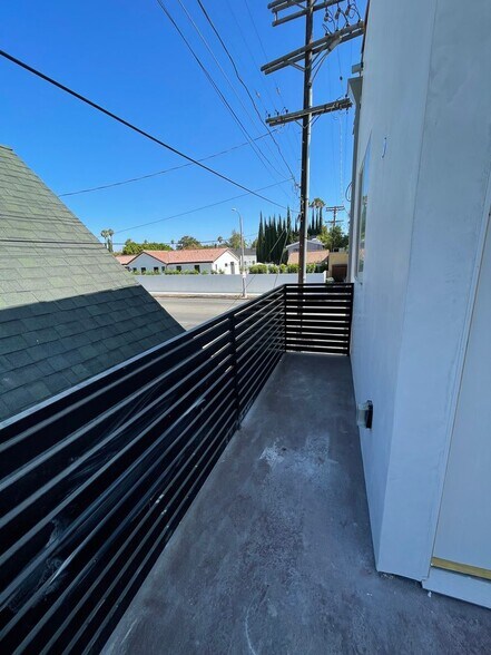 Building Photo - 266 S Mansfield Ave