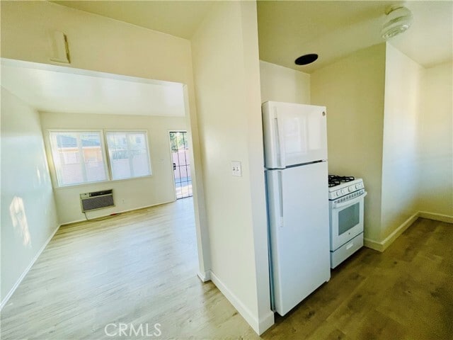 Building Photo - 731 S Almansor St