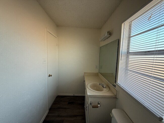 Building Photo - 1021 Pleasant Valley Ln