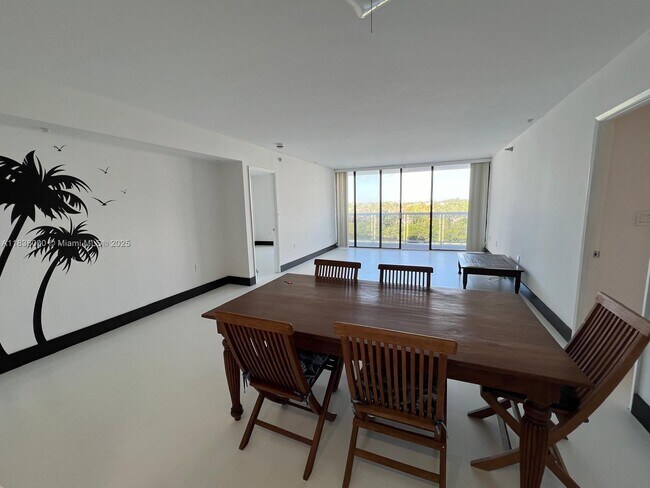 Building Photo - 20515 E Country Club Dr