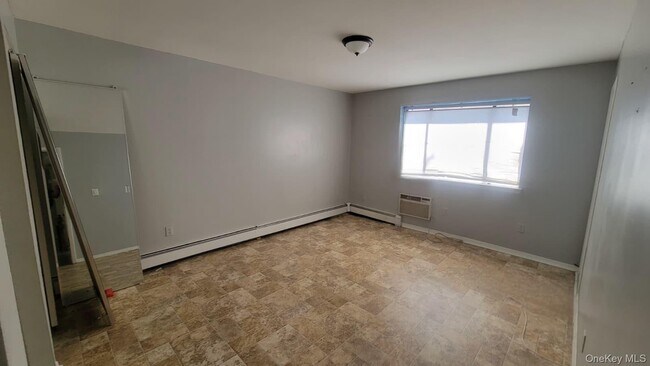 Building Photo - 6201 Spencer Terrace