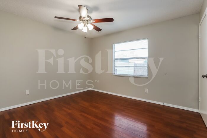 Building Photo - 924 Axlewood Cir