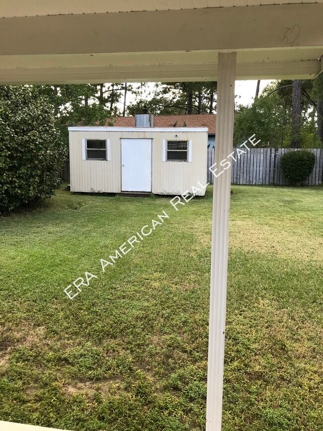 Building Photo - 912 Spruce Ct