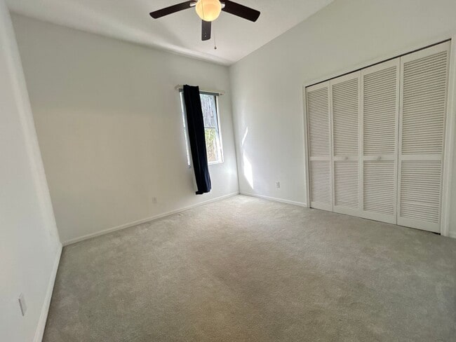 Building Photo - Beautiful Home with Water View in Eastwood!