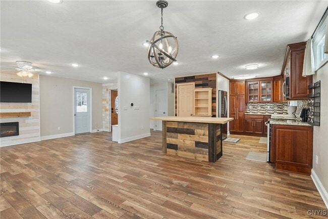 Building Photo - 13 E Edgewater Dr