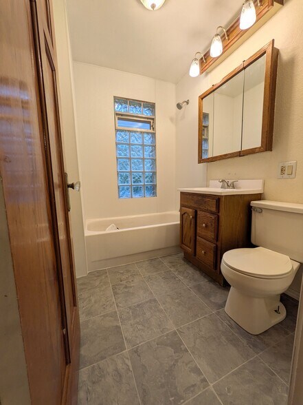 Bathroom - 118 Harding Ave