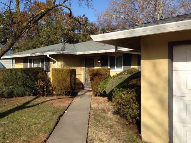 Building Photo - Updated 3 Bedroom 1.5 Bathroom Home in Desirable Arden Park!